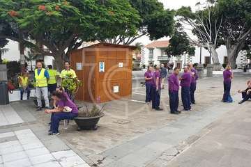 Los afectados por el retraso en el pago de las nóminas municipales exigen cobrar (Foto TA)